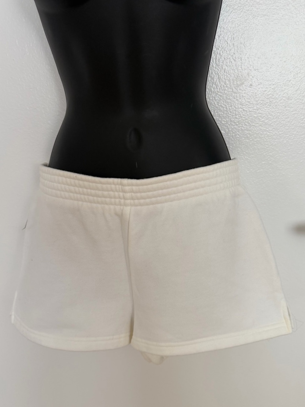 Artizia TNA Extra Fleece Perfect 2" Sweatshort | Size S | White